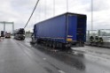 Schwerer LKW VU PKlemm A 4 Rich Olpe auf der Rodenkirchener Bruecke P090